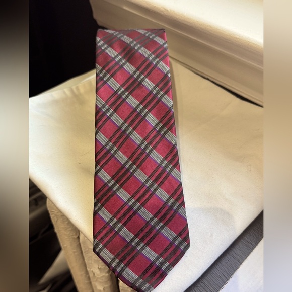 ✨HOST PICK✨ Vintage Calvin Klein Red, Grey, Black Striped Tie or Purse Tie ✨ 🎉 - Picture 3 of 16